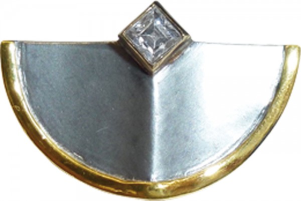 Hübscher Anhänger in echtem Silber Sterlingsilber 925/- besetzt mit einem funkelndem  Zirkonia, teilweise vergoldet. Die Oberfläche ist poliert und mattiert. Maße 22×14,5mm. Geeignet für Ketten bis 2,3mm Stärke. Gewicht 2,8g. Ein Einzelstück zum Schnäppch