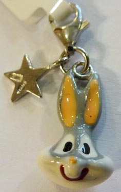 Charm in Silber Sterlingsilber 925/- Bugs Bunny aus Trickfilmserie Looney Tunes von Warner Bros. Ein Einzelstück zum Hammerpreis von Ihrem Juwelier aus Stuttgart.
