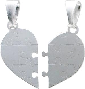 Wunderschöner teilbarer Herzanhänger aus Silber Sterlingsilber 925/-, also 2 Herzteile mit 2 Ösen Lochgröße 4mm werden zu einem Herz, das Herz wird wie ein Puzzle zusammengesteckt, die Oberfläche der Herzen besteht aus gravierten Puzzlemuster, rhodiniert